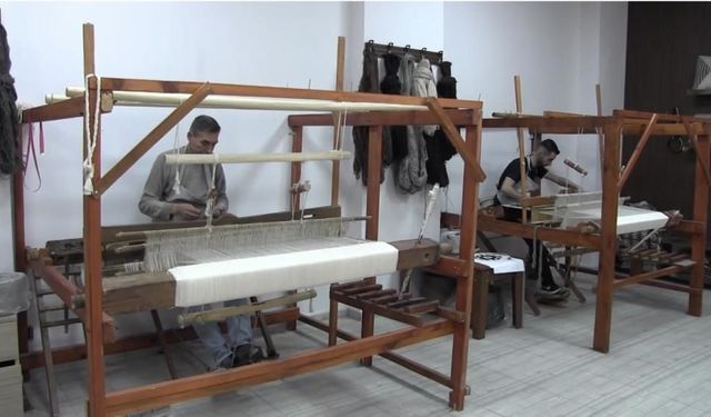 Siirt battaniyesi nasıl dokunuyor? Usta ellerden üretim süreci