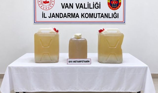 Bidonlardan 34 kilo sıvı metamfetamin çıktı