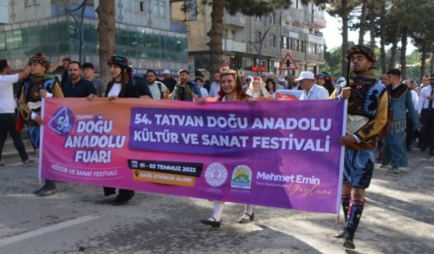 Tatvan Fuarı Kültür ve Sanat Festivali Başladı