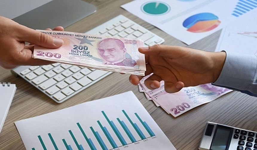 Ekonomik ve Bireysel Avantajlar

BES teminatlı kredi kullanımı, katılımcıların birikimlerini değerlendirirken finansal ihtiyaçlarını karşılamalarına olanak tanıyor. Bu yenilik, hem bireyler hem de ekonomi için olumlu bir gelişme olarak değerlendiriliyor. BES birikimlerinin kredi teminatı olarak kullanılması, finansal planlamada yeni bir alternatif sunarak bireylere esneklik kazandırıyor.
