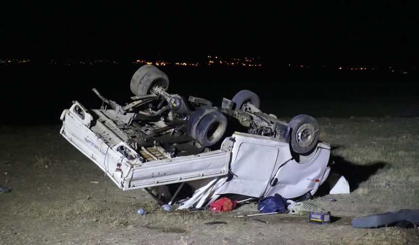 Bitlis'in Komşu İlinde Otomobille Çarpışan Kamyonet Ters Döndü: 5 Yaralı