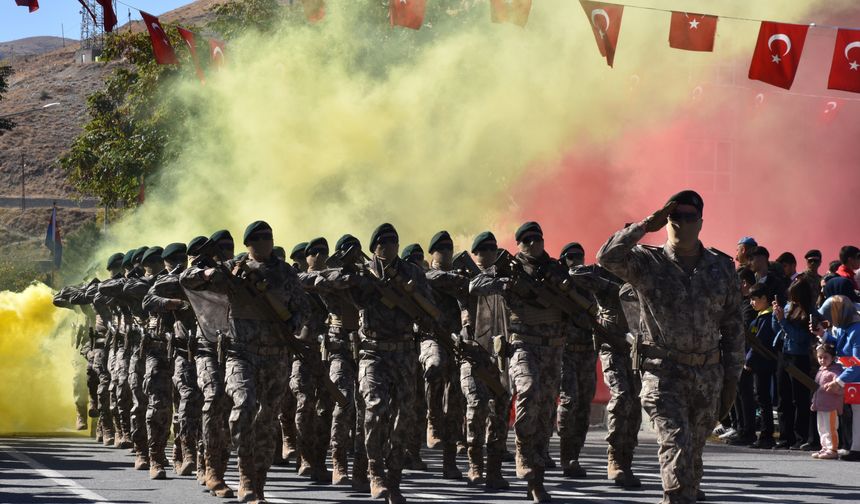 Bitlis’te Cumhuriyetin 101. Yıl Kutlamalarına Yoğun İlgi