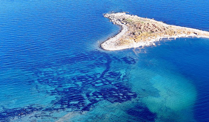 Van Gölü'nde Sular Çekildikçe Tarih Gün Yüzüne Çıkıyor