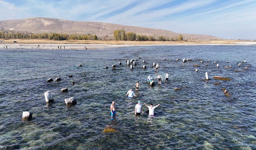 Van Gölü'nde Antik Yolda Yüzme Etkinliği: Tarihe Tanıklık Et