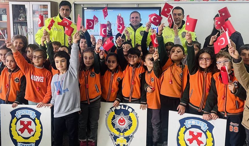 Adilcevaz Polisinden Öğrencilere Anlamlı Etkinlik