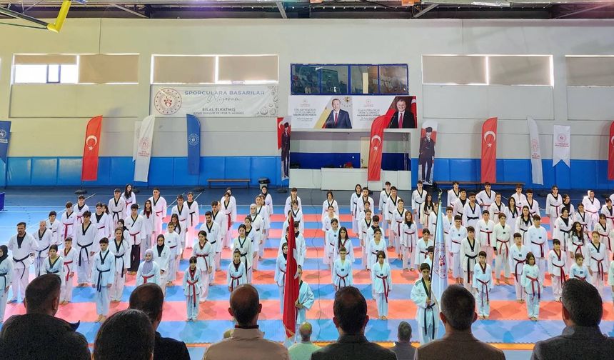 Tatvan'da Taekwondo Kuşak Sınavı Tamamlandı