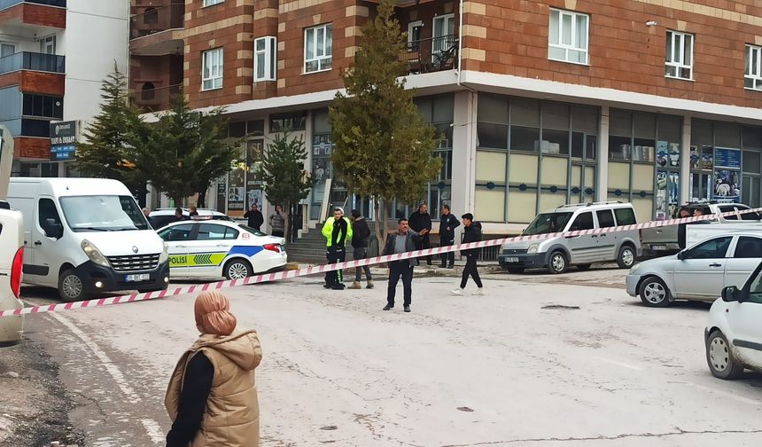 Ahlat’ta Doğalgaz Borusu Delindi: Mahallede Panik Yaşandı