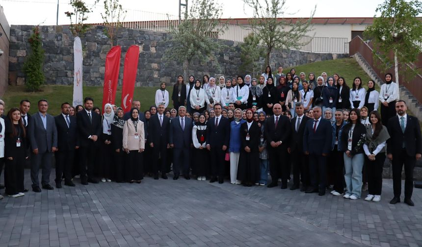 Cumhurbaşkanı Başdanışmanı Demiröz ‘Maziden Atiye Ahlat’ Programına Katıldı