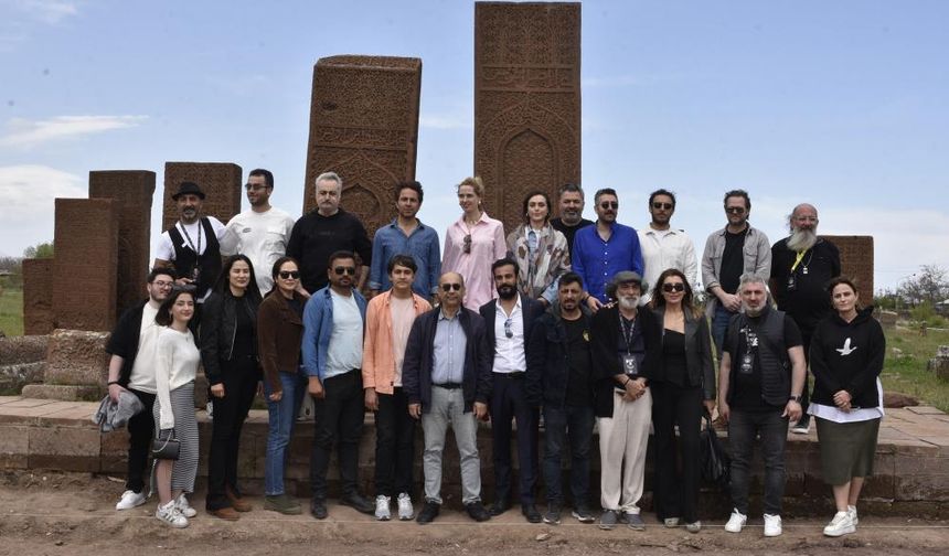 Ahlat Selçuklu Mezarlığı Ünlülerin İlgi Odağı Oldu