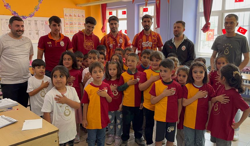 Tatvan’da Ultraslan’dan Minik Taraftarlara Forma Sürprizi