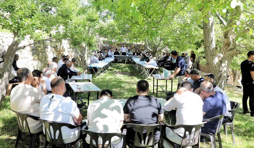 Bitlis Belediye Başkanı ve Ak Parti Teşkilatı, Merkez Köy Muhtarlarıyla Buluştu