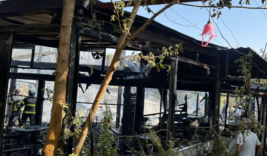 Siirt Kurtalan’da Kafe Yangını: İşletme Küle Döndü