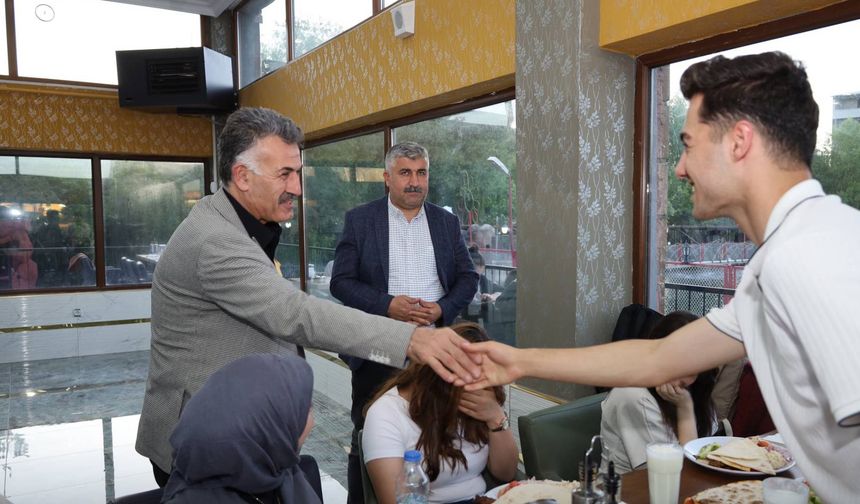Güroymak’ta YKS’ye Girecek Öğrencilere Moral Yemeği