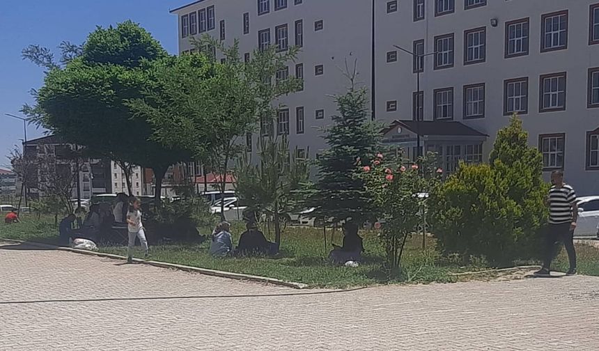 Bitlis’te Binlerce Öğrenci TYT’de Ter Döküyor