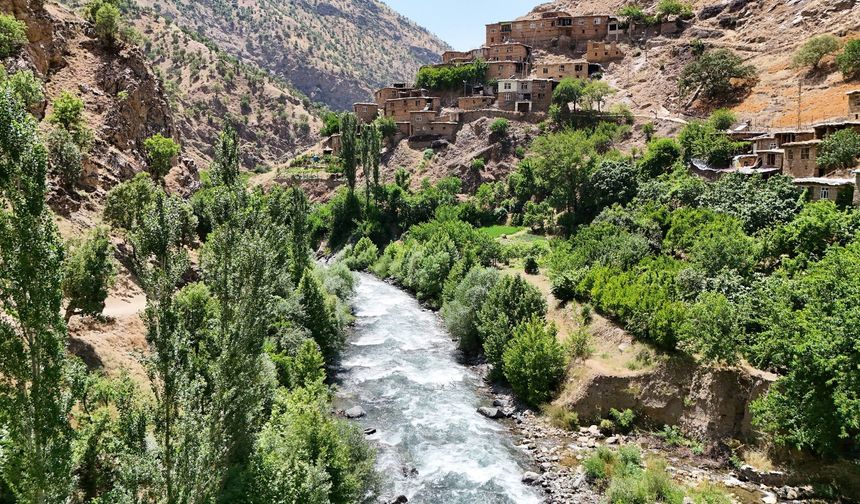 Bitlis’te Deresi ve Taş Evleriyle Hacı Mehmet Köyü Fotoğrafçıların Uğrak Noktası Oldu