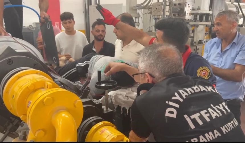 Fabrika İşçisi Elini Levha Kesme Makinesine Kaptırdı