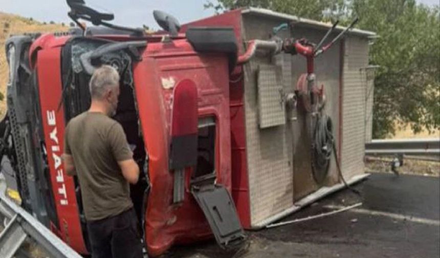 Diyarbakır’da Yangına Giden İtfaiye Aracı Devrildi:  1'i Ağır 3 Yaralı