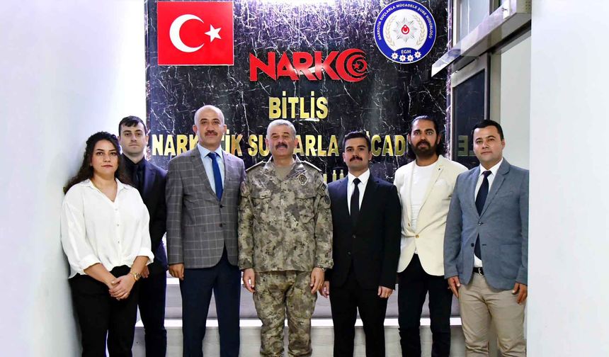 Bitlis Emniyet Müdürü Şekeroğlu'ndan Narkotik Ekibine Teşekkür Ziyareti