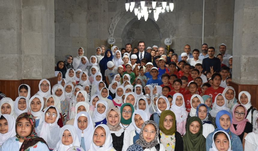Vali Karakaya Çocuk Sesleriyle Yankılanan Yaz Kur’an Kurslarını Ziyaret Etti