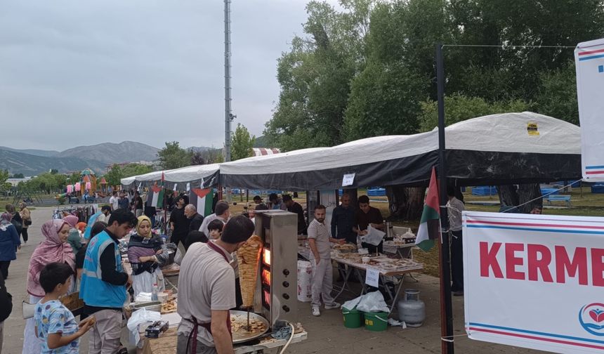 Tatvan’da Gazze ve yetimler yararına kermes düzenlendi