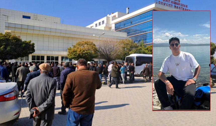 Van'da Otomobile Çarpan Motosikletin 18 Yaşındaki Sürücüsü Öldü