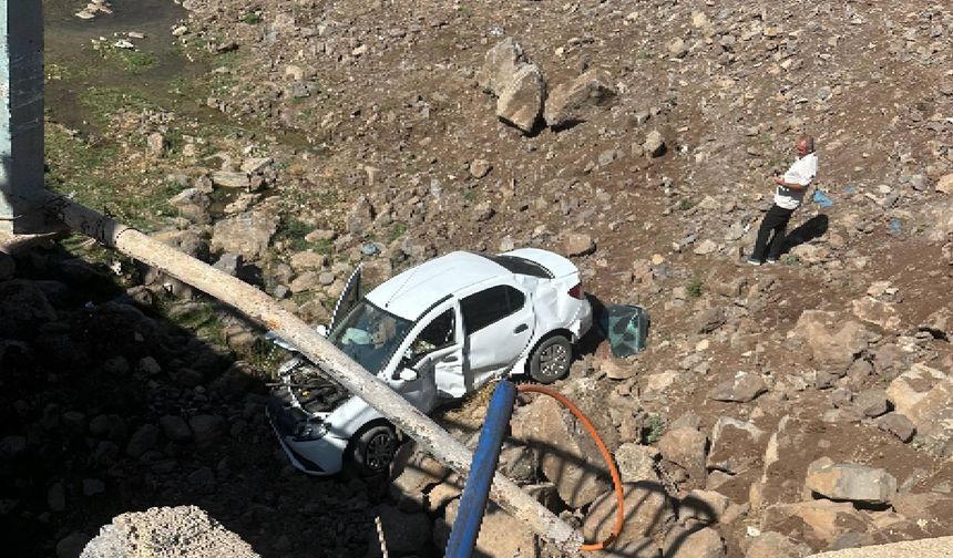 Diyarbakır’da Otomobil Köprüden Uçtu