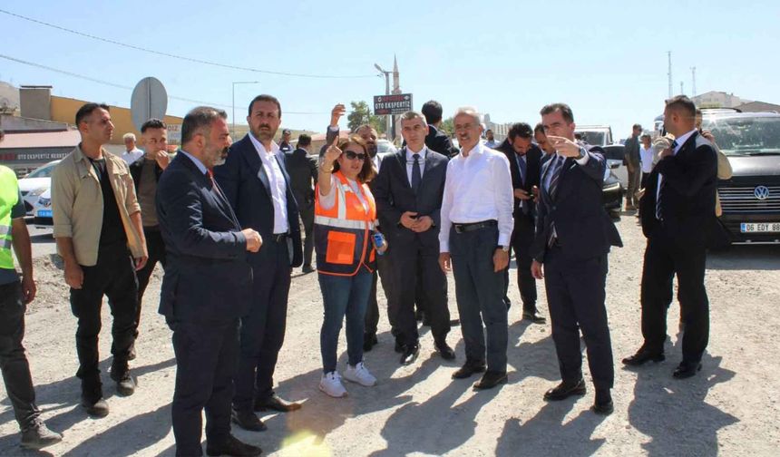 Ulaştırma Bakanı Tatvan Karşıyaka Kavşağı'nı İnceledi: Açılış Ağustos’ta