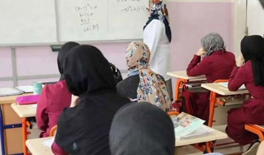 Öğretmenlerin iller arası mazerete bağlı yer değiştirme atamaları yapıldı