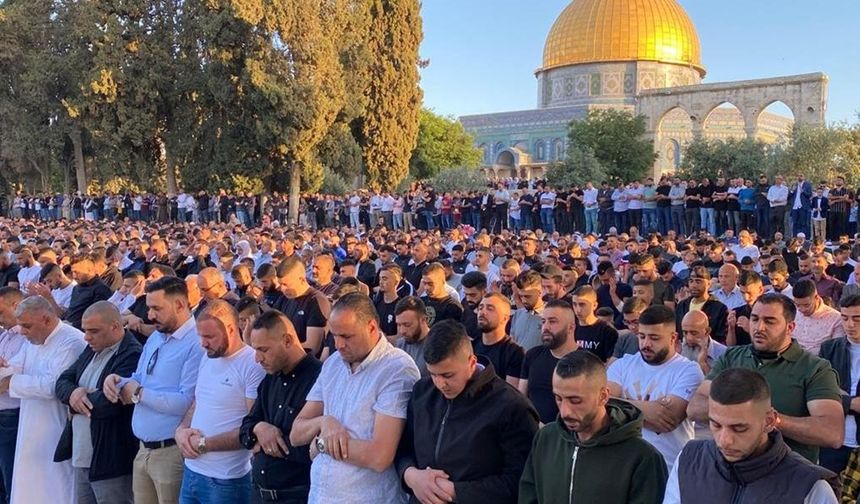 40 Bin Müslüman, Mescid-i Aksa’da Cuma Namazında Buluştu