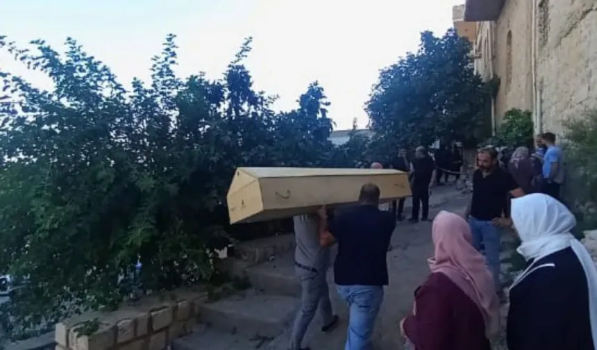 Evlerinde ölü bulunan 3 kadın defnedildi