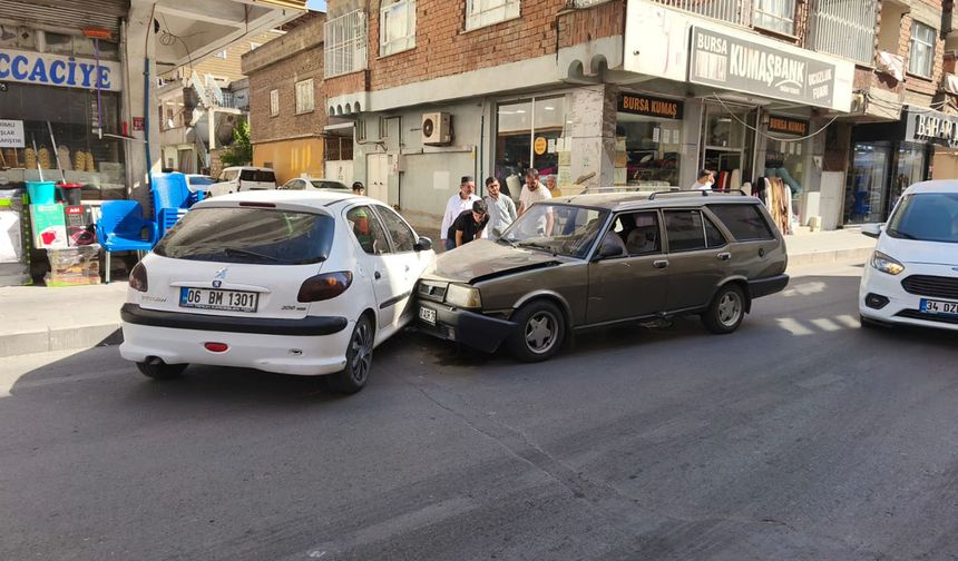 Batman'da otomobiller çarpıştı