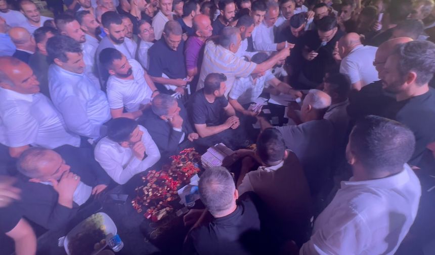 Aşiret düğününde gelin ve damada 20 milyon lira ve 5 kilo altın takıldı