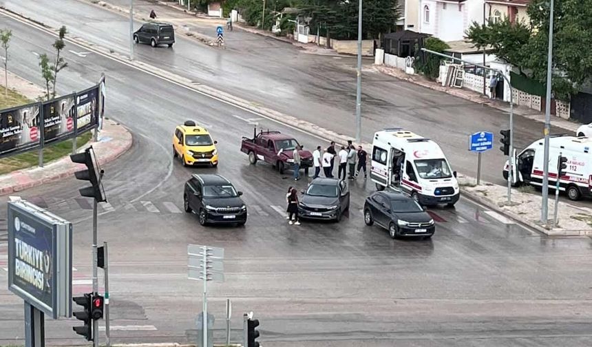 3 Aracın Karıştığı Zincirleme Kazada 1 Kişi Yaralandı