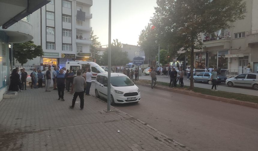 Alacak-Verecek Meselesi Silahlı ve Bıçaklı Kavgaya Dönüştü: 6 Yaralı