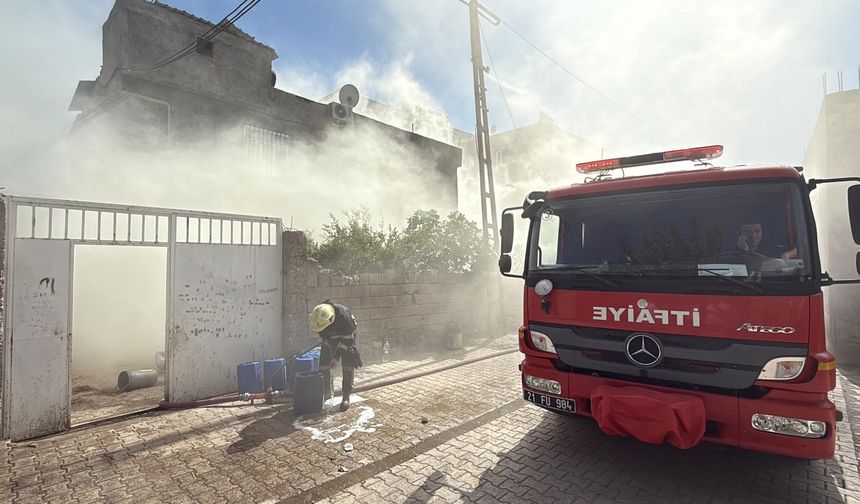 Diyarbakır’da Ev Yangını: 2 Kişi Dumandan Etkilendi