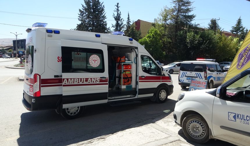 Tartıştığı eşini bıçakla yaraladı