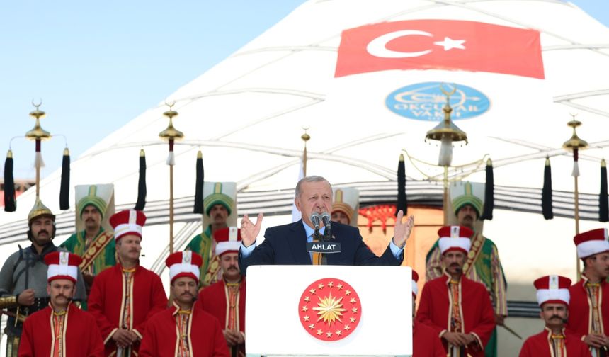 Cumhurbaşkanı Erdoğan Bitlis'te konuştu: "Ahlat Kızılelma'nın anahtarıdır"