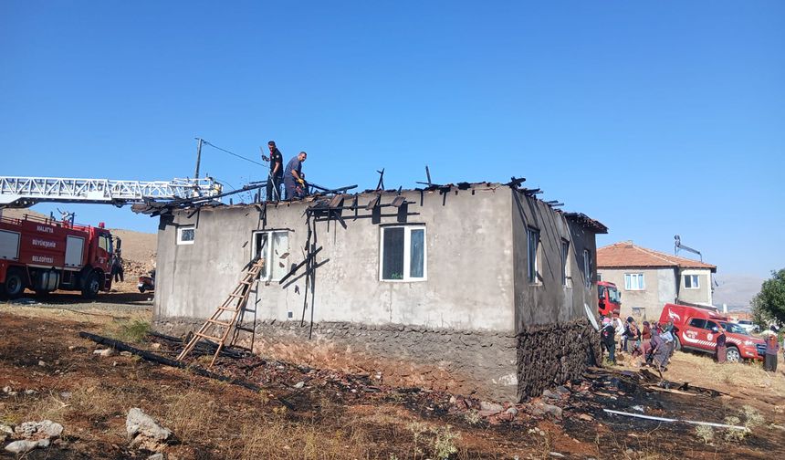Çatı Yangını Korkuya Neden Oldu