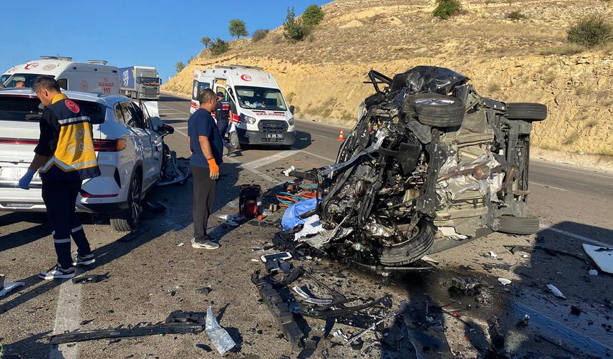 Katliam gibi kaza: 4 ölü, 2 yaralı