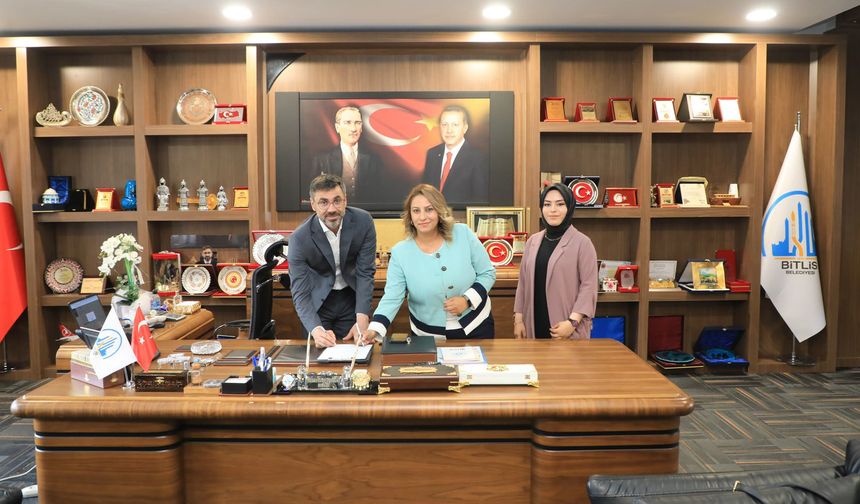 Bitlis Belediyesi ile Düşünür Koleji Arasında Eğitim Desteği Protokolü İmzalandı