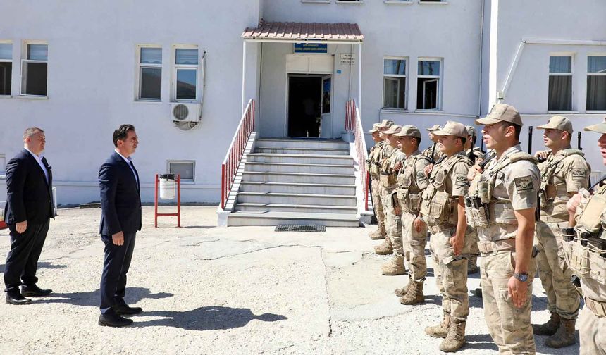 Bitlis Valisi Karakaya, Kavakbaşı Jandarma Karakolunu Ziyaret Etti