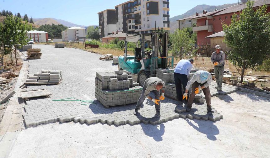 Bitlis'in Hüsrevpaşa Mahallesi’nde Yol Konforu Yükseliyor