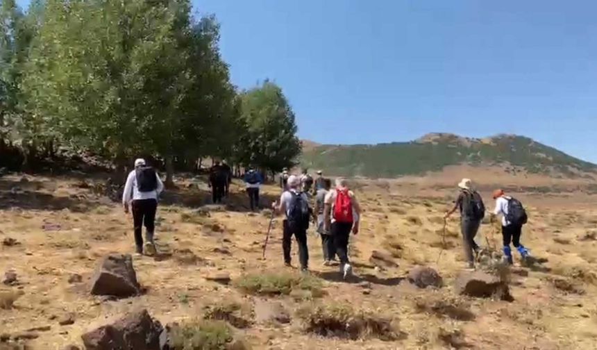 Bitlis'te Doğaseverlerden Kırkor Dağı Yürüyüşü