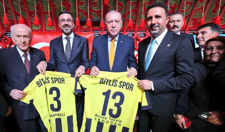 Cumhurbaşkanı Erdoğan ve Bahçeli’ye Bitlis Spor Forması Takdim Edildi
