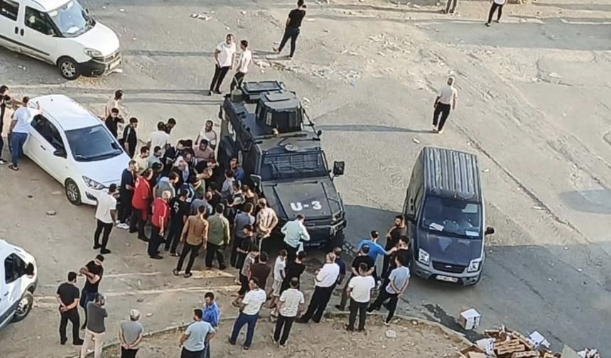 Durakta Beklerken Silahlı Saldırıya Uğrayan Adam Öldü