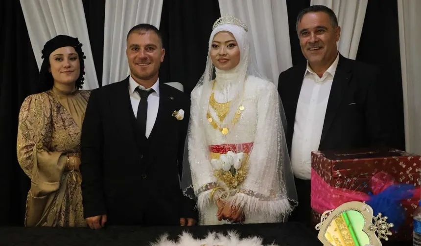 Endonezya’dan Geldi, İstanbul’da Kayboldu, Hakkari’nin Gelini Oldu
