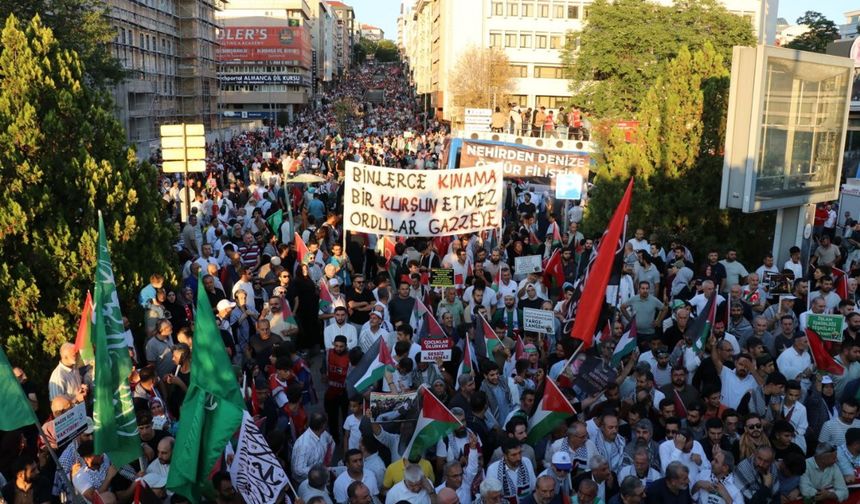 Gazze İçin Meclis’e On Binlerce Kişi Yürüyüşe Geçti