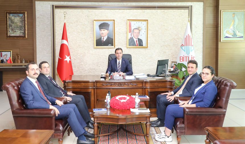 Bitlis'te Vali Yardımcıları ile Haftalık Değerlendirme Toplantısı Gerçekleştirdi