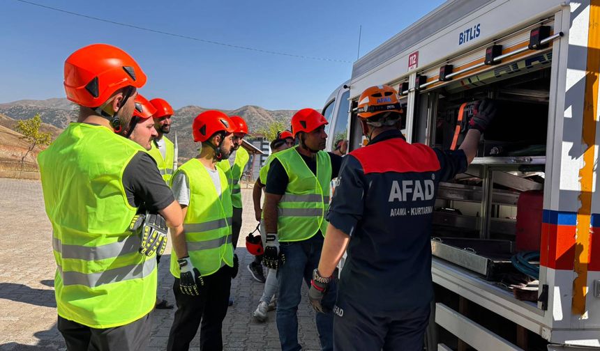 Bitlis Gençlik ve Spor İl Müdürlüğü personellerine arama -kurtarma eğitimi