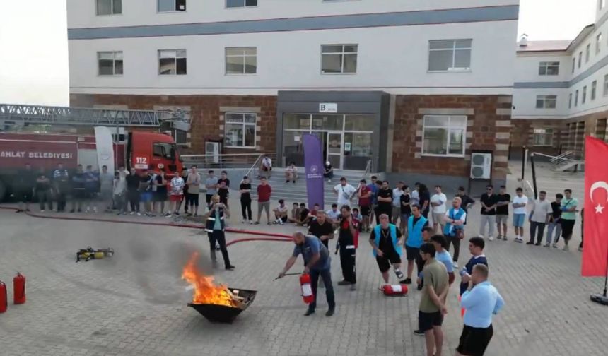 Ahlat Gençlik Kampı’nda yangın tatbikatı gerçekleştirildi